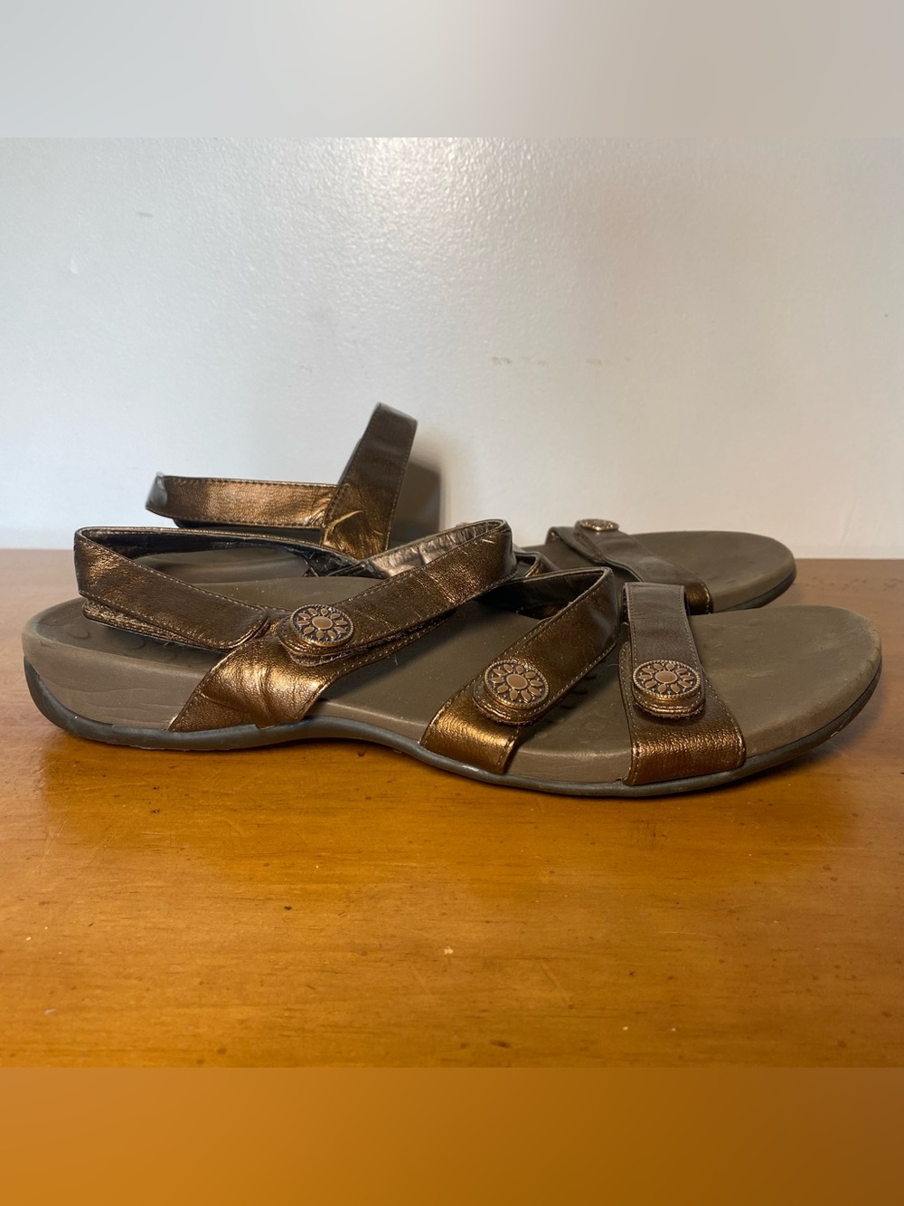 Vionic Women's 11 Cathy Orthaheel Triple Strap Comfort Sandals Bronze Metallic